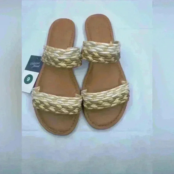 Universal Thread Sandals  Womens Size 9 - Picture 1 of 8